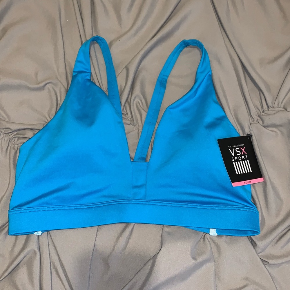 NWT Victoria’s Secret sports bra medium